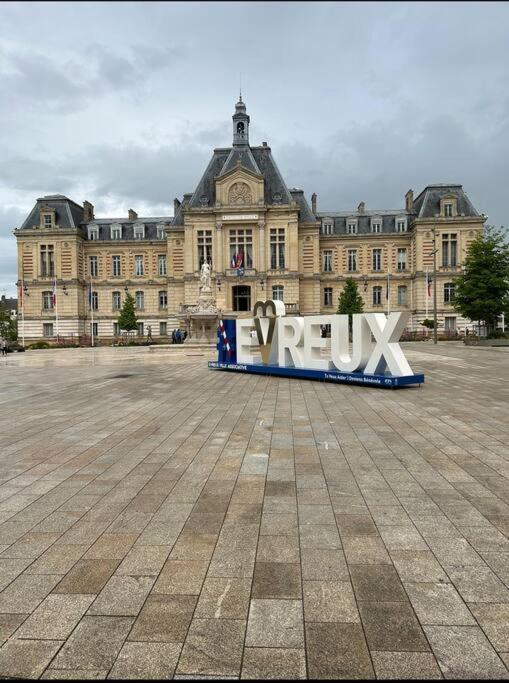 Apt Evreux 900M De La Gare Экстерьер фото